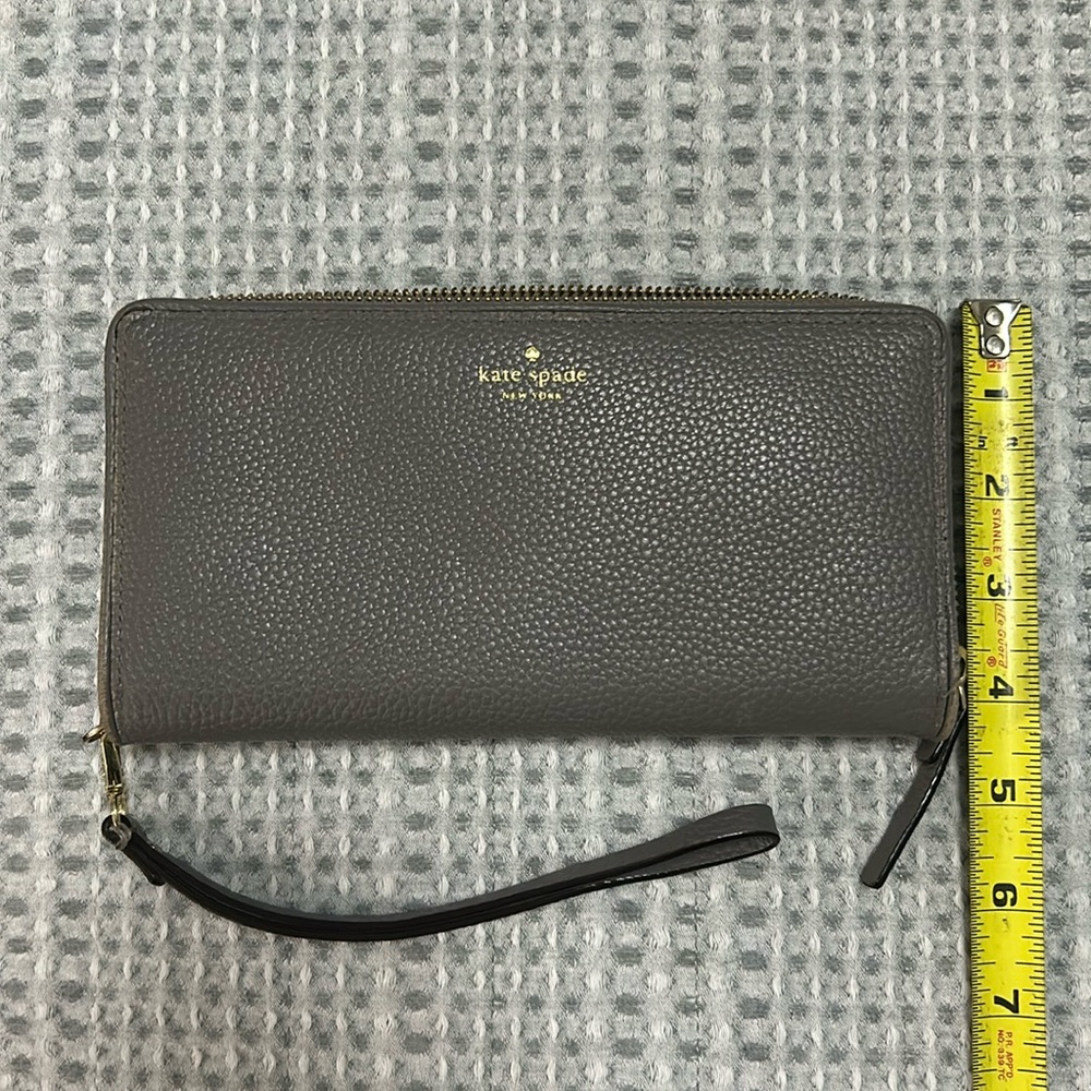 Kate spade wristlet wallet